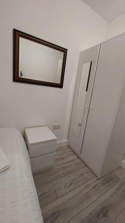Double En-Suite Room Available In 3 Bed Apt Londres Extérieur photo